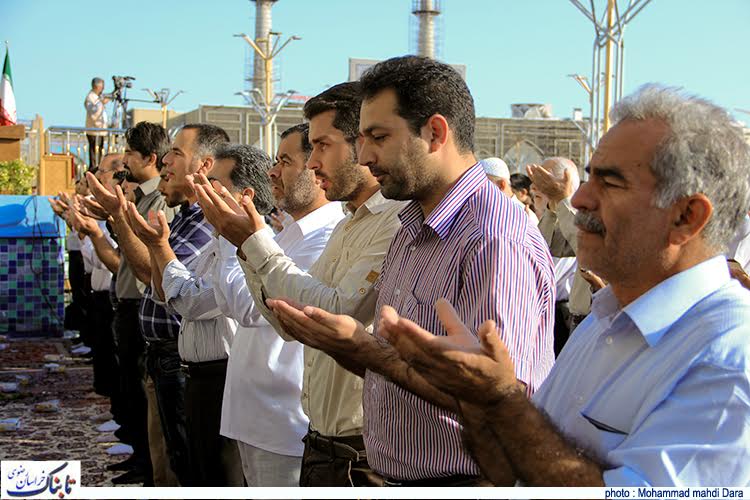 نماز عید فطر در حرم مطهر رضوی به روایت تصاویر