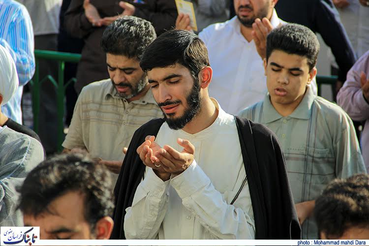 نماز عید فطر در حرم مطهر رضوی به روایت تصاویر