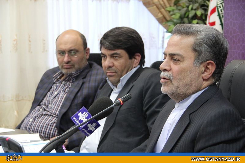همه آمارهای استاندار یزد باخبرنگاران یزدی(عکس)