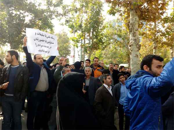 تجمع سهامداران پدیده مقابل دادستانی مشهد+ عکس‌ها