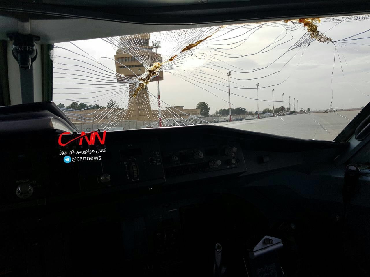فرود اضطراری فوكر١٠٠ در اصفهان +عکس