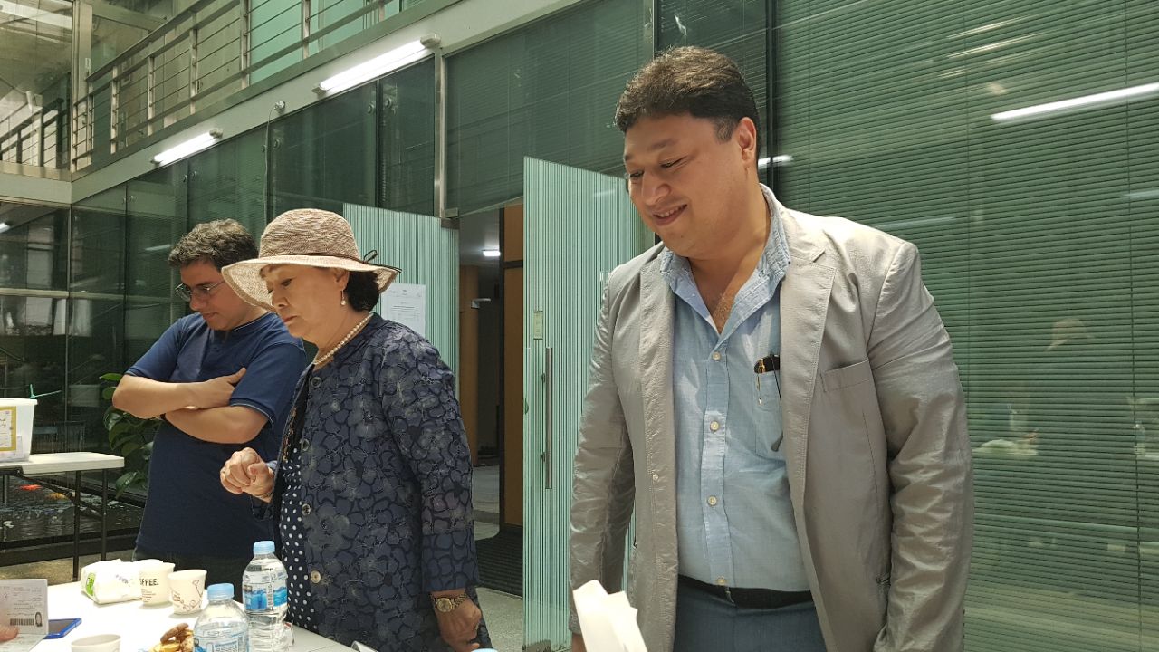 تصاویر ارسالی مخاطب یزدی از حضور ایرانیان پای صندوقهای رای در کره جنوبی +عکس