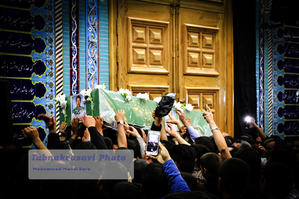 گزارش تصویری مراسم وداع با پیکر شهید مدافع حرم در شب شهادت امام موسی جعفر