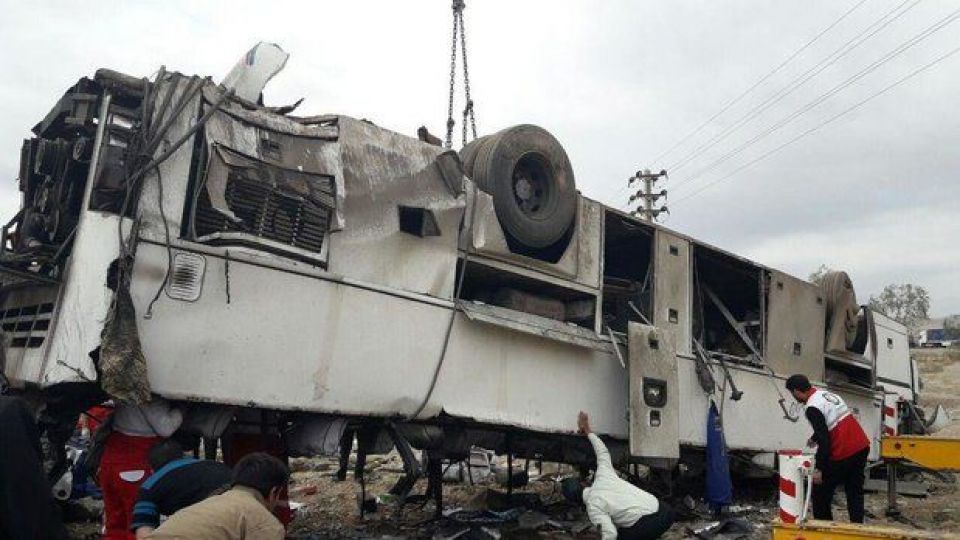 کشته و زخمیشدن ۲۲ دختر زاهدانی در واژگونی اتوبوس +عکس