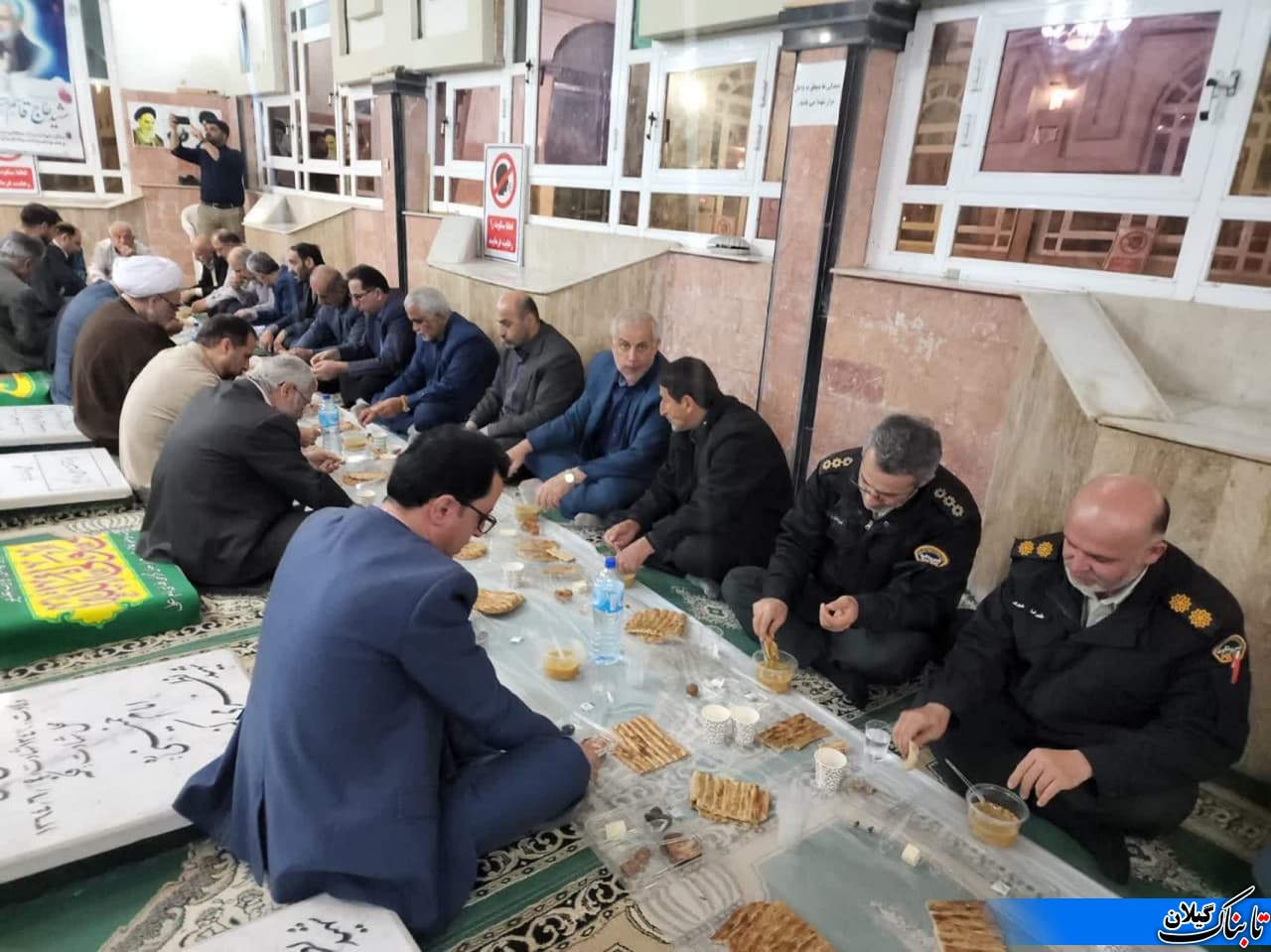 گزارش تصویری از مراسم افطاری رزمندگان وایثارگران بخش کومله در گلزار شهدای این شهر