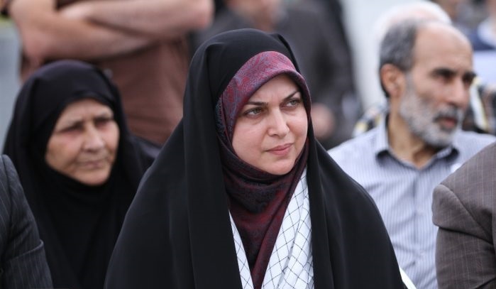 شیرزاد: تبعات برخی از طرح&zwnj;های ترافیکی که در رشت با عجله انجام&zwnj;شده است در شهر قابل&zwnj;مشاهده است ؛ شهر رشت آزمایشگاه نیست و شهردار رشت باید تبعات اجتماعی این طرح را بپذیرد / دخالت فرهام زاهد در کار خانم سخنگو، بی پاسخ نماند!