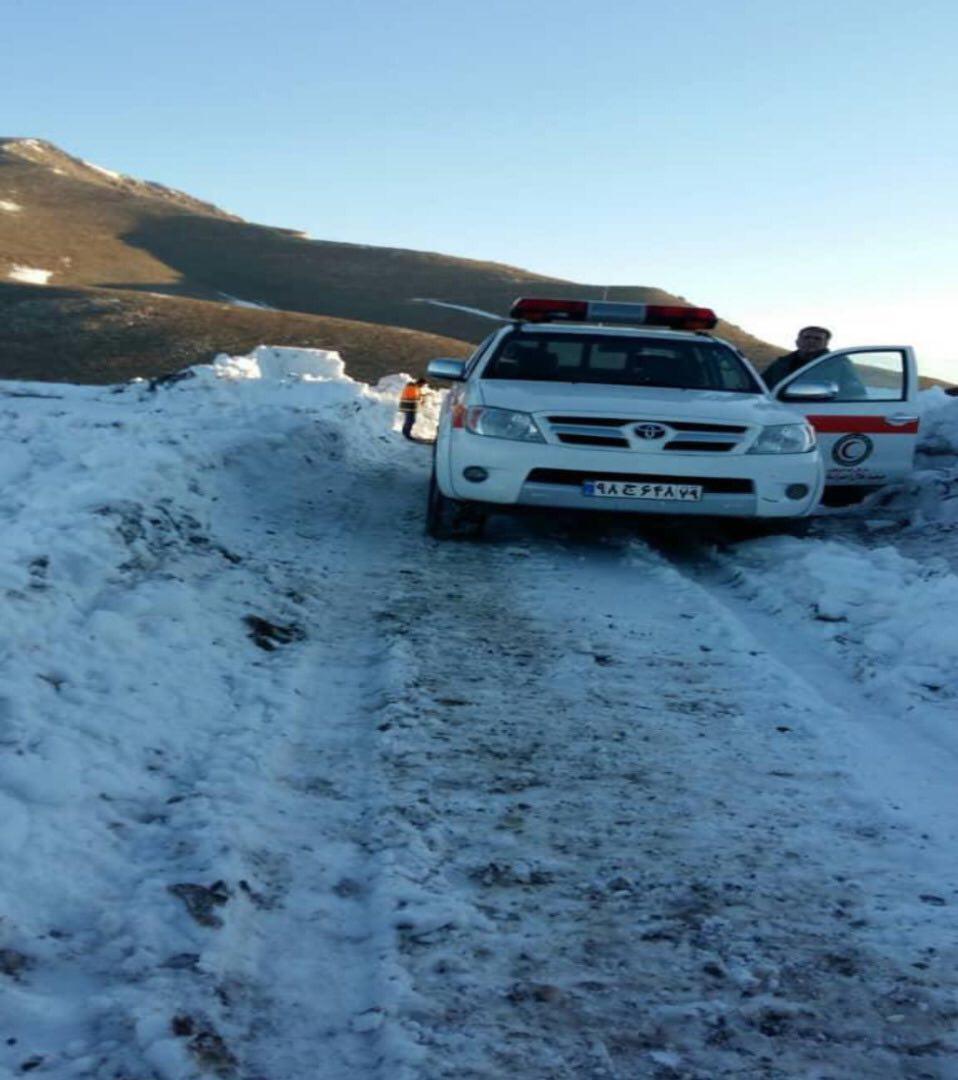 جستجو و نجات بیماران قلبی گرفتار در برف و کولاک در قزوین جستجو و نجات بیماران قلبی گرفتار در برف و کولاک در قزوین