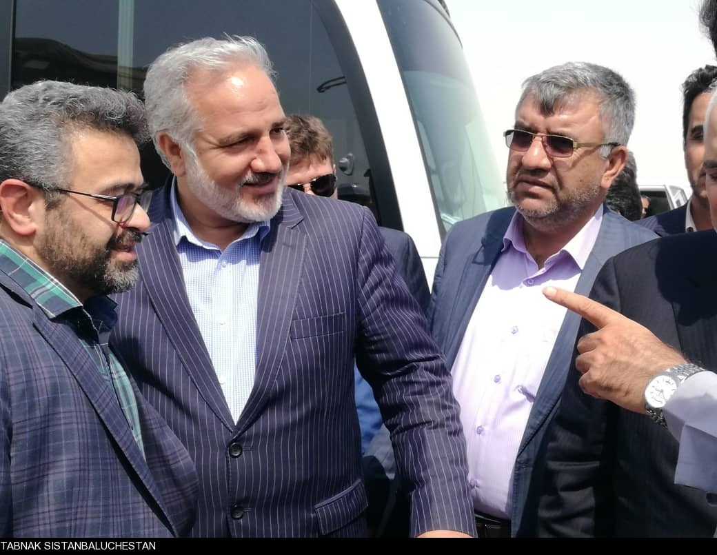 گزارش تصویری: بازدید وزیر امورخارجه از سومین قطب پتروشیمی کشور گزارش تصویری: بازدید وزیر امورخارجه از سومین قطب پتروشیمی کشور