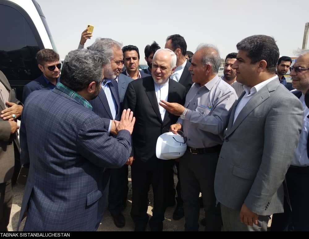 گزارش تصویری: بازدید وزیر امورخارجه از سومین قطب پتروشیمی کشور گزارش تصویری: بازدید وزیر امورخارجه از سومین قطب پتروشیمی کشور