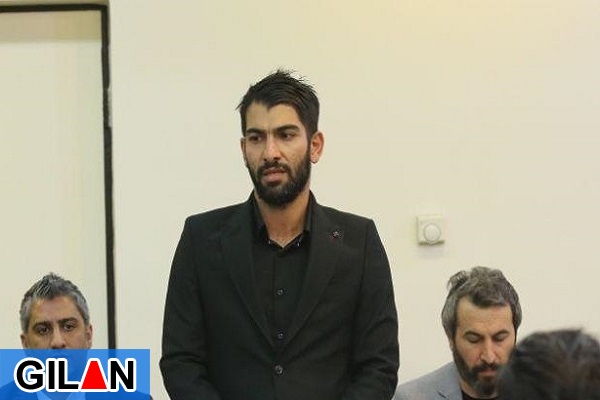 من پیامی از فرماندار انزلی دارم که می&zwnj;خواست به من بازیکن تحمیل کند!؛ حتما چیزی رد و بدل می&zwnj;شد که این فرماندار کلی زور می&zwnj;زد که قرارداد بازیکن موردنظرش بسته شود! / وقتی که کارشان را انجام ندادم همه&zwnj;شان با من دشمن شدند! / من یک چیزهایی را در انزلی دیدم که در کل عمر فوتبالی خودم ندیده بودم! / با من تماس می&zwnj;گرفتند و می&zwnj;گفتند بازیکن موردنظر ما را جذب کن و اگر به حرفشان گوش نمی&zwnj;کردم برایم حرف درست می&zwnj;کردند که این آقا شرط&zwnj;بند است، قمارباز است، دیسکو دارد و&hellip;!