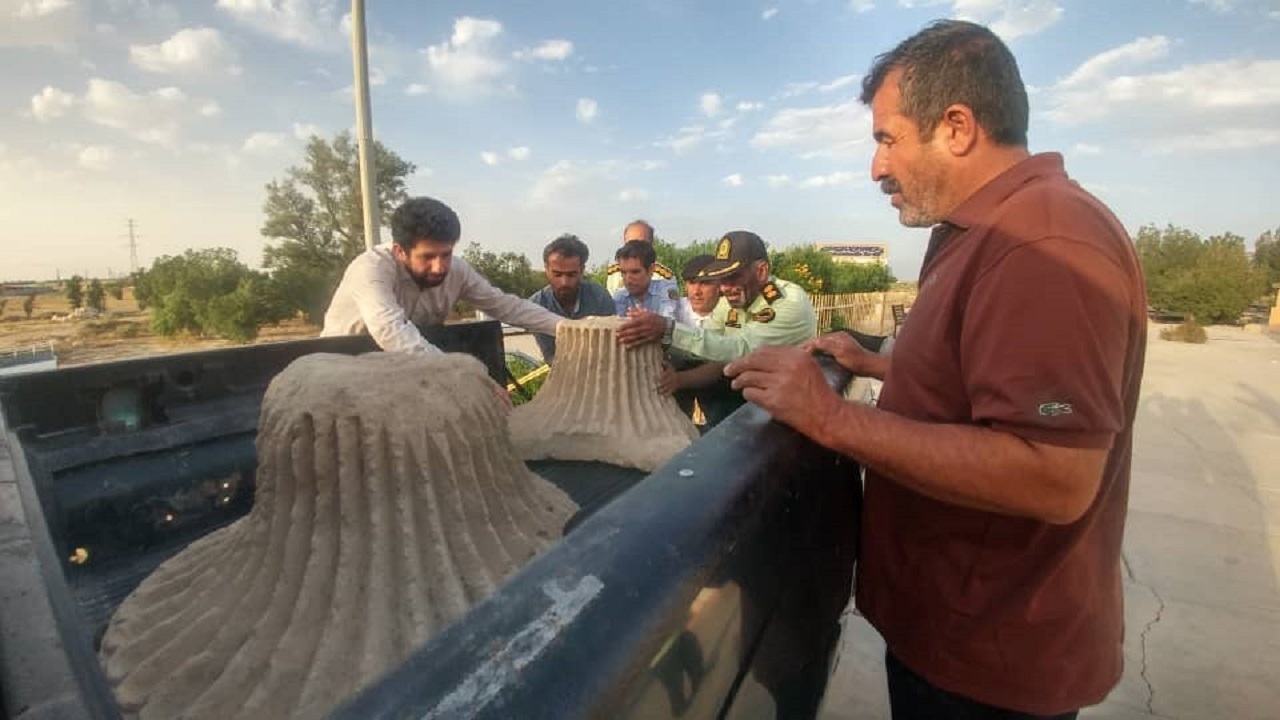 دو قطعه پایه آتشدان ساسانی در دشتستان کشف شد دو قطعه پایه آتشدان ساسانی در دشتستان کشف شد