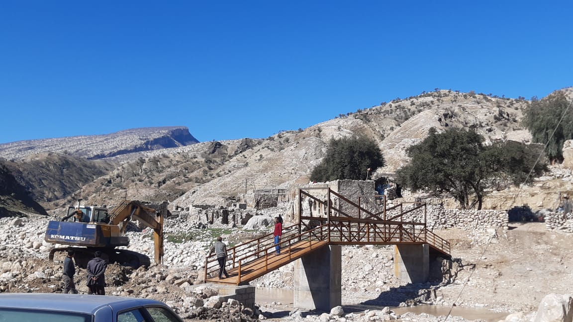 احداث پل عابر پیاده روستای مال آخوند در لنده+تصاویر
