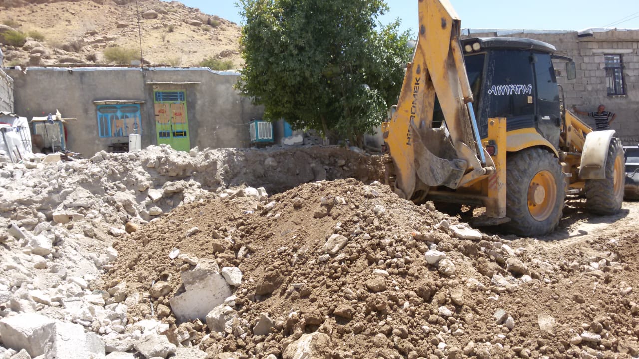 همراهی و مشارکت مردم و بنیاد علوی در محرویمت زدایی از روستای آبرزگه+تصاویر