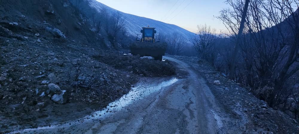 برخی از جاده و راه های دسترسی توسط ماشین آلات سنگین شرکت نفت و گاز استان بازگشایی شدند برخی از جاده و راه های دسترسی توسط ماشین آلات سنگین شرکت نفت و گاز استان بازگشایی شدند