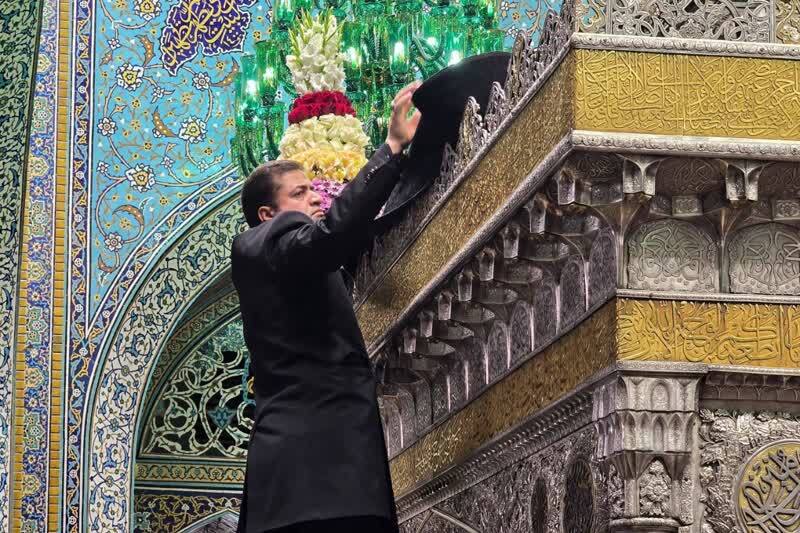 حرم مطهر حضرت رضا(ع) سیاهپوش شد حرم مطهر حضرت رضا(ع) سیاهپوش شد