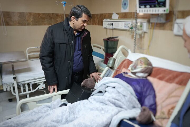 استاندار کرمان از مجروحین حمله به پایگاه هوانیروز کرمان عیادت کرد