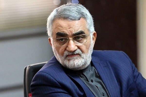 تنگه هرمز، منطقه حاکمیتی ایران و عمان است/ ملت اسیر توئیتهای ترامپ نشوند تنگه هرمز، منطقه حاکمیتی ایران و عمان است/ ملت اسیر توئیتهای ترامپ نشوند