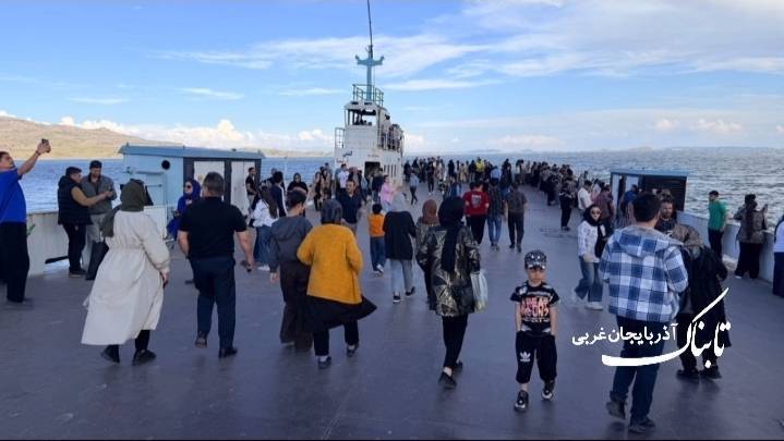 حضور هزاران نفر در کنار دریاچه ارومیه/ فرصت گردشگری که نادیده گرفته میشود حضور هزاران نفر در کنار دریاچه ارومیه/ فرصت گردشگری که نادیده گرفته میشود