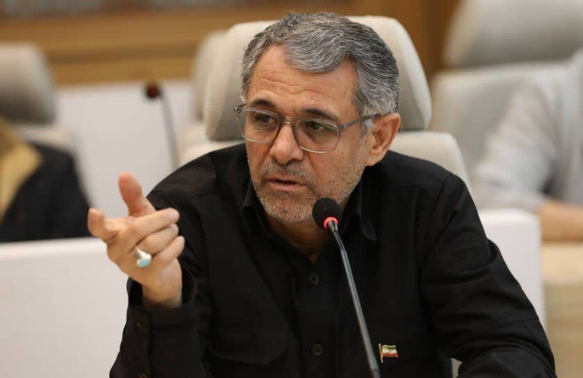 مسئولان متحد با یکدیگر در مقابل دشمن ایستادهاند مسئولان متحد با یکدیگر در مقابل دشمن ایستادهاند