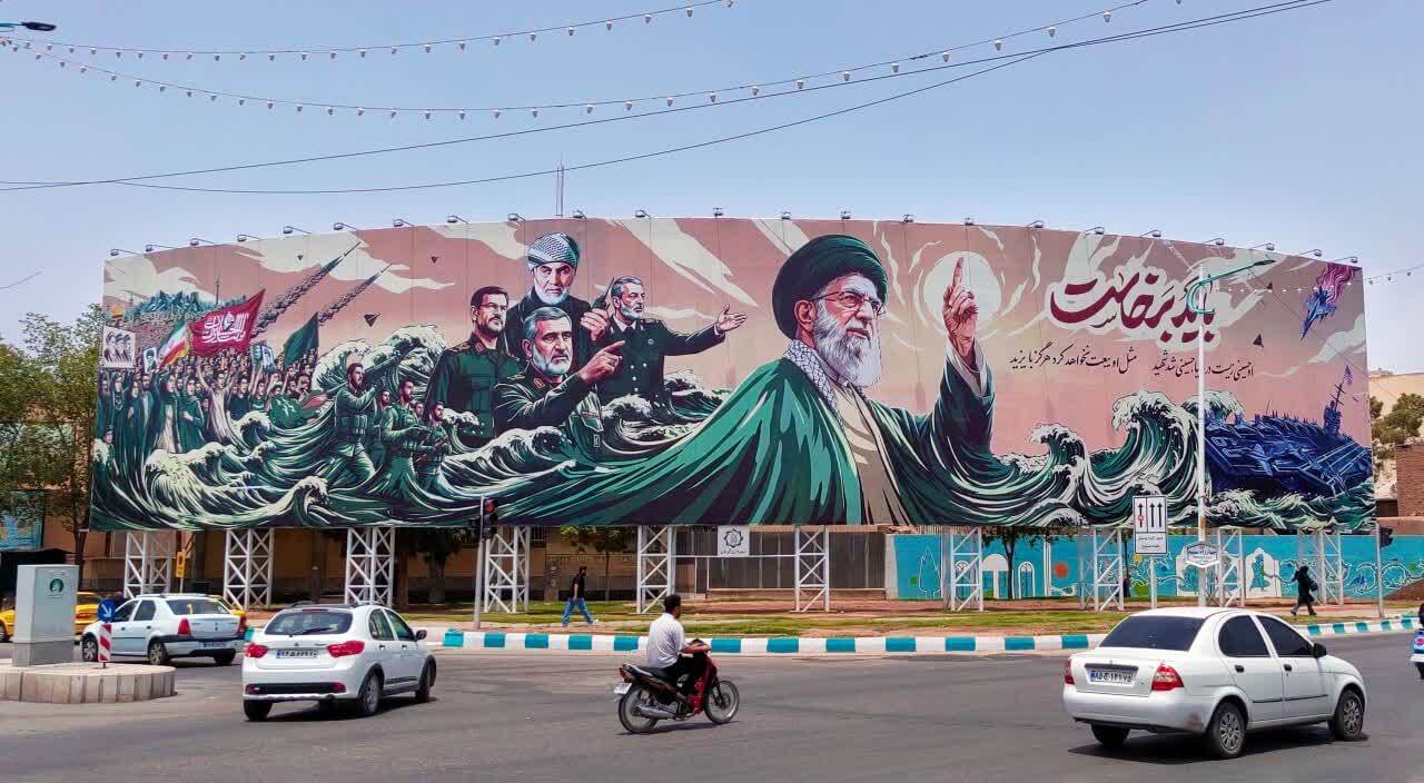 سومین طرح بزرگ‌ترین بیلبورد کشور در کرمان اکران شد/ تصویری از «رهبر شهید» تا شکست دشمنان ایران اسلامی
