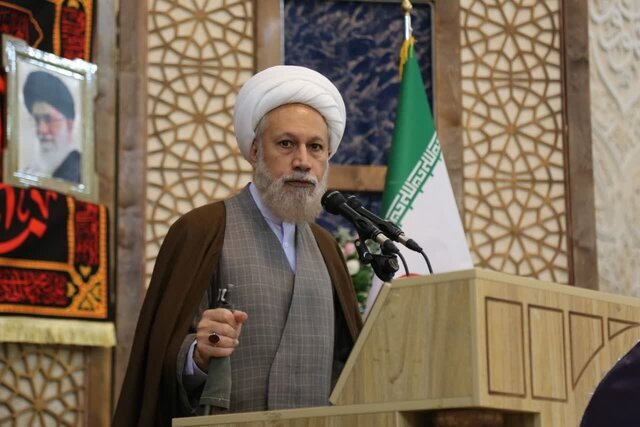 حفظ وحدت با محوریت ولایت فقیه؛ تأکید امام جمعه شیراز بر همافزایی همه جریانهای سیاسی حفظ وحدت با محوریت ولایت فقیه؛ تأکید امام جمعه شیراز بر همافزایی همه جریانهای سیاسی