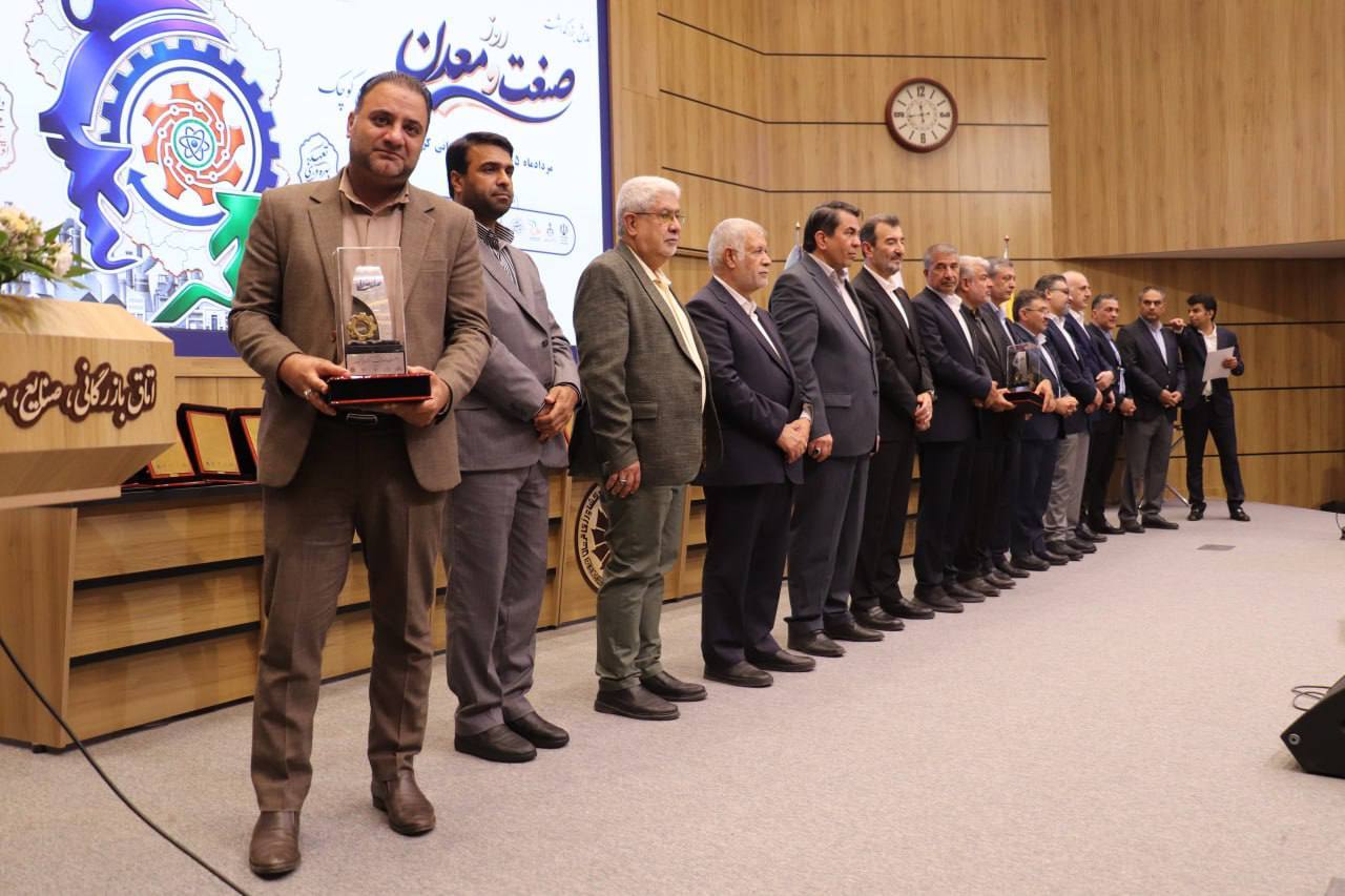 انتخاب مجتمع صنایع لاستیک بارز سیرجان به‌عنوان واحد برگزیده صنعتی استان کرمان