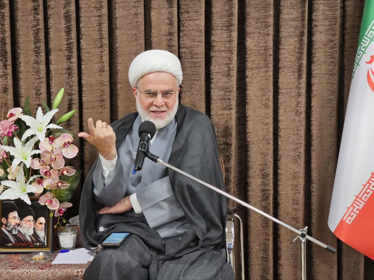 جریان انقلابی باید با عمل، امید، وحدت و جهاد تبیین جامعه را تقویت کند جریان انقلابی باید با عمل، امید، وحدت و جهاد تبیین جامعه را تقویت کند