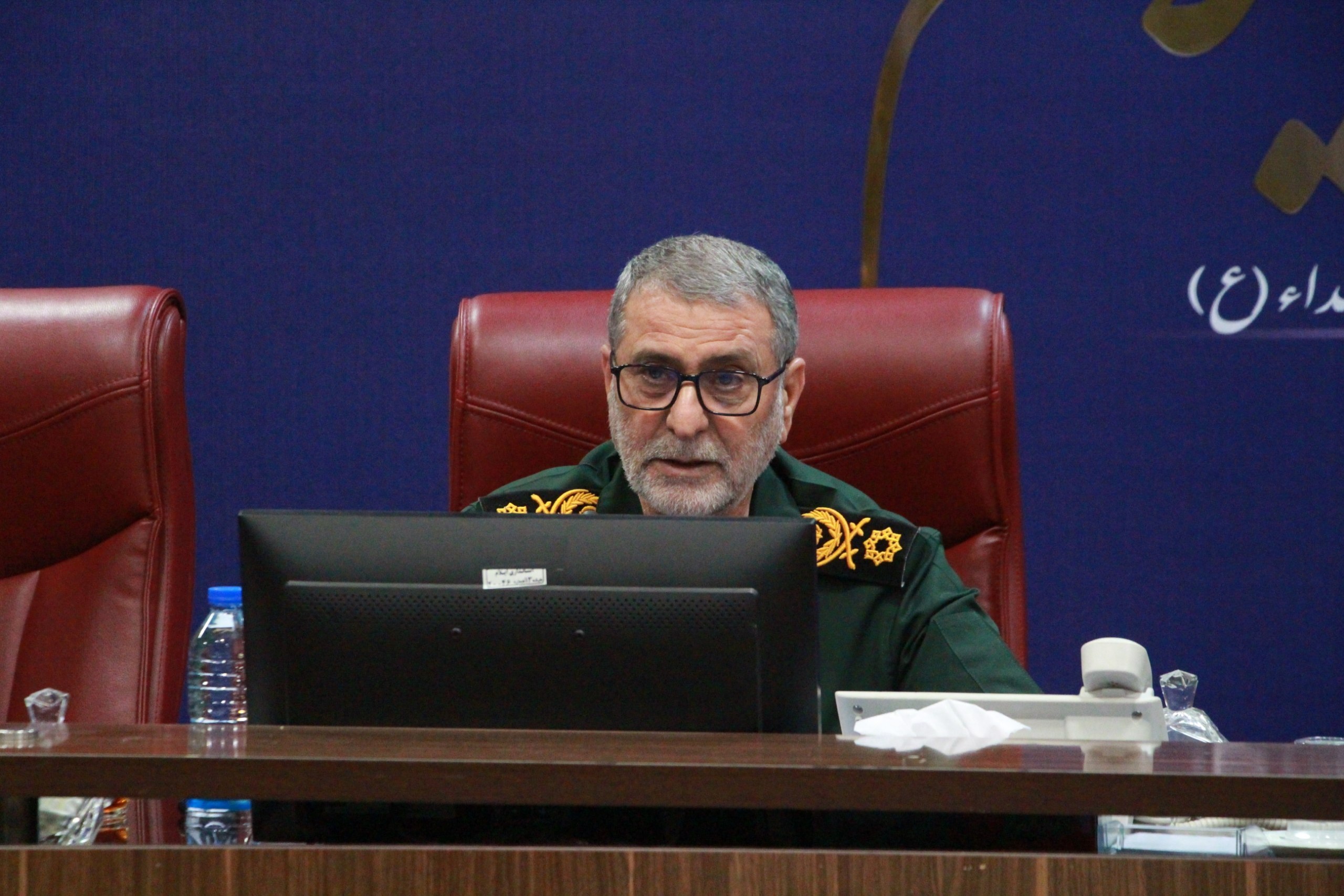 دشمن از جنگ نظامی و دیپلماسی شکست خورد، اکنون به جنگ اقتصادی روی آورده است دشمن از جنگ نظامی و دیپلماسی شکست خورد، اکنون به جنگ اقتصادی روی آورده است