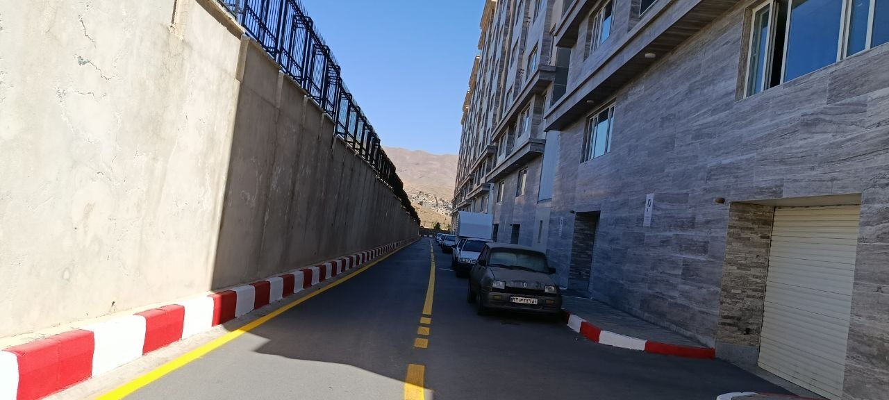 از رنگآمیزی تا خطکشی؛ مطالبه اهالی مجتمعهای مسکونی سنندج روی ریل اجرا از رنگآمیزی تا خطکشی؛ مطالبه اهالی مجتمعهای مسکونی سنندج روی ریل اجرا