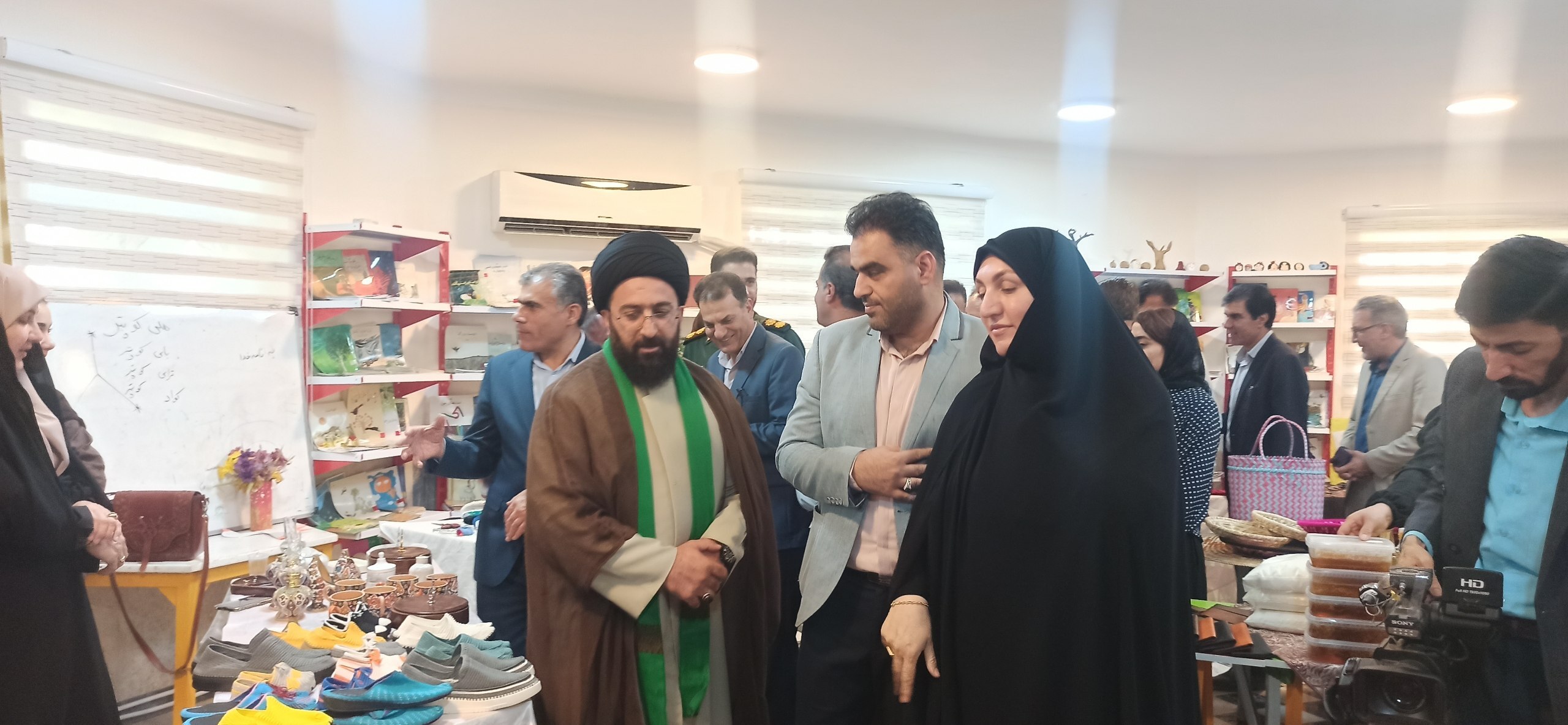 «هزار میدان، هزار بازار» در آبدانان کلید خورد/نمایشگاه مشاغل خانگی در پارک مرکزی شهر افتتاح شد «هزار میدان، هزار بازار» در آبدانان کلید خورد/نمایشگاه مشاغل خانگی در پارک مرکزی شهر افتتاح شد