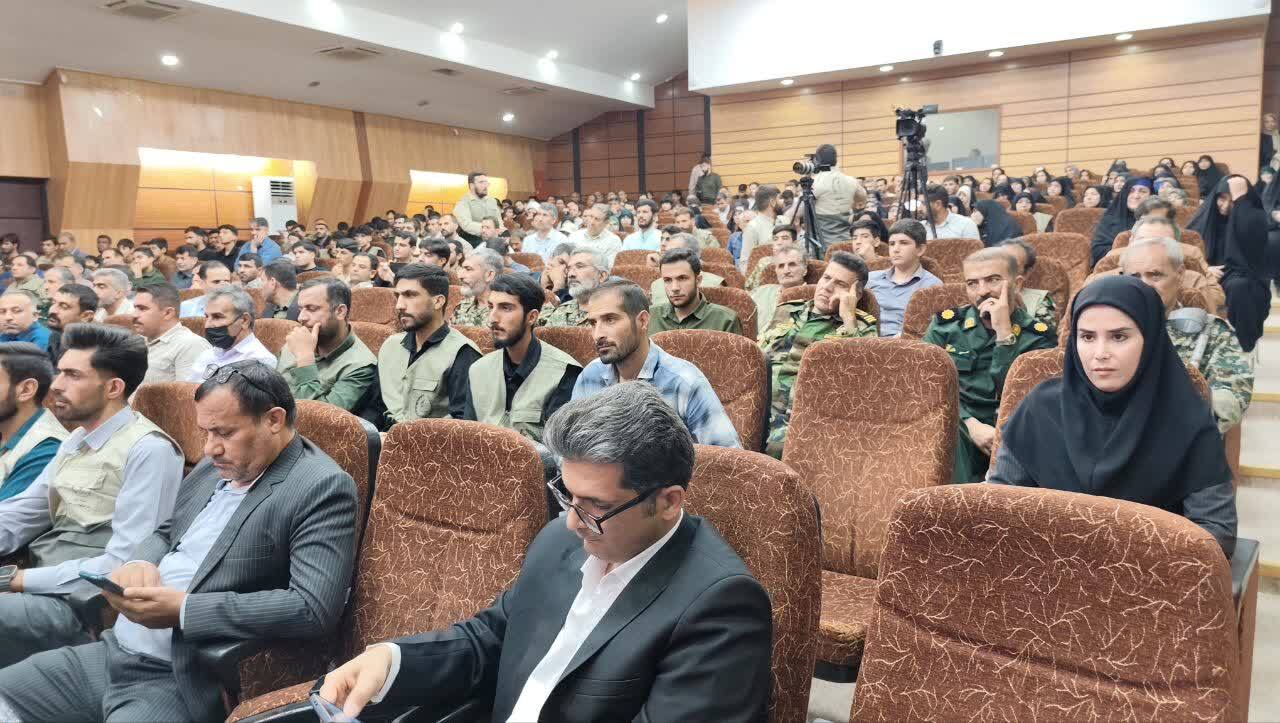 جهادگران باید سفیر کار و تلاش و خدمت باشند/ اقتصاد هم نیازمند آرایش جنگی است