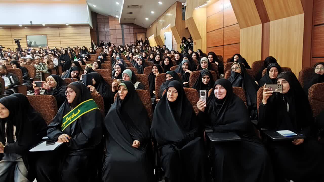 جهادگران باید سفیر کار و تلاش و خدمت باشند/ اقتصاد هم نیازمند آرایش جنگی است